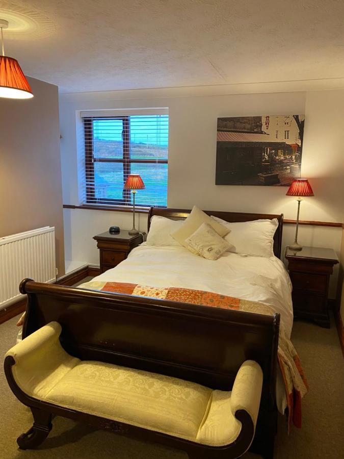 Blackthorn Farm Bed & Breakfast Holyhead Exterior photo