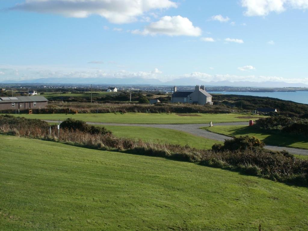 Blackthorn Farm Bed & Breakfast Holyhead Exterior photo