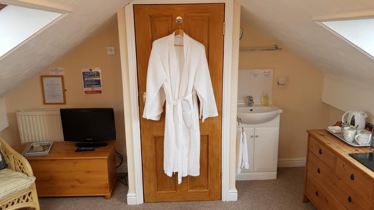 Blackthorn Farm Bed & Breakfast Holyhead Exterior photo